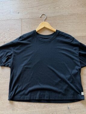 Vuori Black Boxy Tee